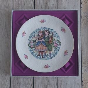 Vintage New In Box Royal Doulton Valentine's Day Plate.  1981